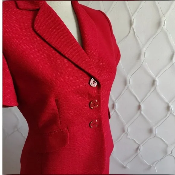 Elegant Red Skirt Suit - Picture 4 of 6